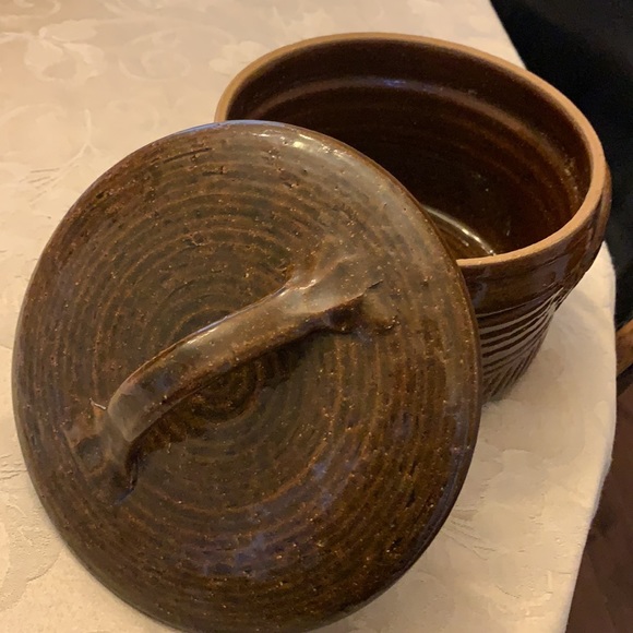 8 cup pottery casserole pot - Picture 3 of 4